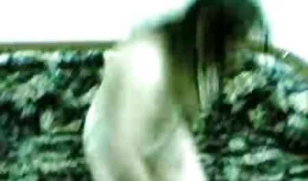 دختر لاغر با مشاعره بزرگ الاغ دانلود بازی های پورن برای اندروید را به عضله در مقابل وب کم می دهد