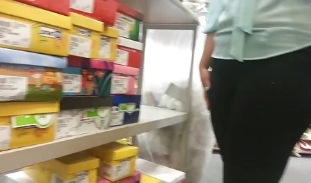 جوجه باریک توسط دستگاه جنسی در حمام لعنتی می شود بازی سگسی اندروید
