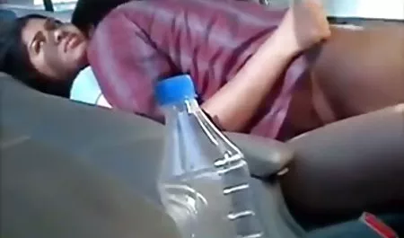 در نزدیکی یخچال و فریزر ، یک زن خانه دار در شلوار جسمی زیر مشروب فروشی را زیر نظر یک دوست پسر دانلود بازی سکسی کم حجم برای اندروید قرار می دهد