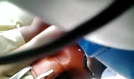 سبزه با شلوار استرچ قرمز خودش دانلود بهترین بازی سکسی اندروید را در الاغ dildo در حمام می اندازد