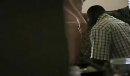 زن بالغ تنه مرد را می خورد و قبل از سال نو به مهبل (واژن) در آشپزخانه می دهد دانلود بازی های سکس اندروید