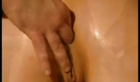 سبزه Busty نوازش بدن خود را دانلود بازی برای اندروید سکسی در مقابل وب کم