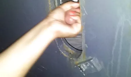 دانش آموز جوان در جوراب بازیسکسی اندروید مشکی ، دیک معشوق را می گیرد