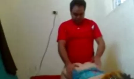 دختران جوان دیک ها و بازی سکسی مخصوص اندروید باسن بلند را بلع می کنند