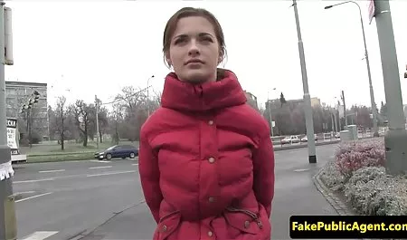 Milf در لاتکس با استفاده از یک dildo ضخیم خودارضایی می بازی سکسیاندروید کند