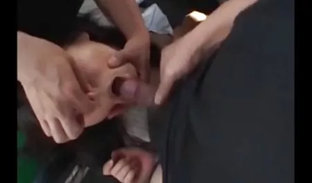 به چهار زندانی ژاپنی پلیس داده می شود تا بتوانند انگشت خود را در دانلود بهترین بازی سکسی اندروید الاغ بکوبند و لمس کنند