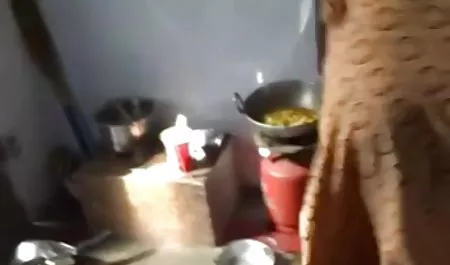 یک پیرزن در اتاق خواب خودارضایی می کند دانلود بازی های سکسی اندروید