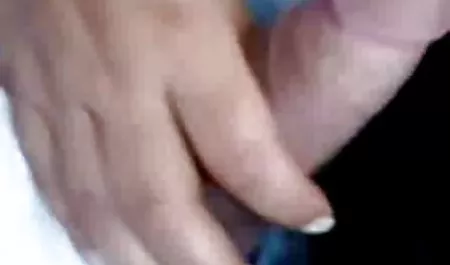 راک موی بلند ، یک مادر تنهایی دانلود بازی سکسی رایگان برای اندروید را در شکاف موجود در فرش نوار فریب می دهد