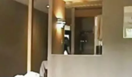 ورزش ها با جوانان بزرگ استریپت را در یک کلوپ در یک مهمانی لیسانس دانلود مستقیم بازی سکسی اندروید می خورد