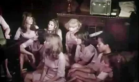 یک شخص در تی دانلود رایگان بازی سکسی برای اندروید شرت کبود رنگ زیبایی را در سرطان در گربه اش اشک میریزد و الاغ بزرگ او را تحسین می کند