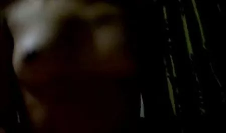 بچه ها در بچه ها لباس زیر زنانه دانلود رایگان بازی سکسی برای اندروید را اذیت می کنند