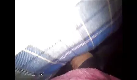 این دانلود بازی سکسیاندروید فرد به طور متناوب دو ورزشکار را روی بیدمشک و دهان روی تخت می نشاند